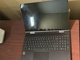 Laptop Penumpang Ditukar Buku
