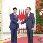Anwar Ibrahim Menerima Penghargaan